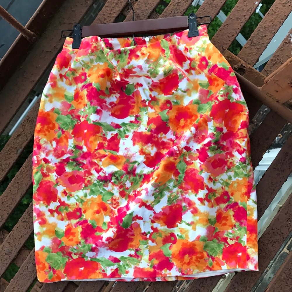 Floral Pencil Skirt - Forever 21 - Size 6